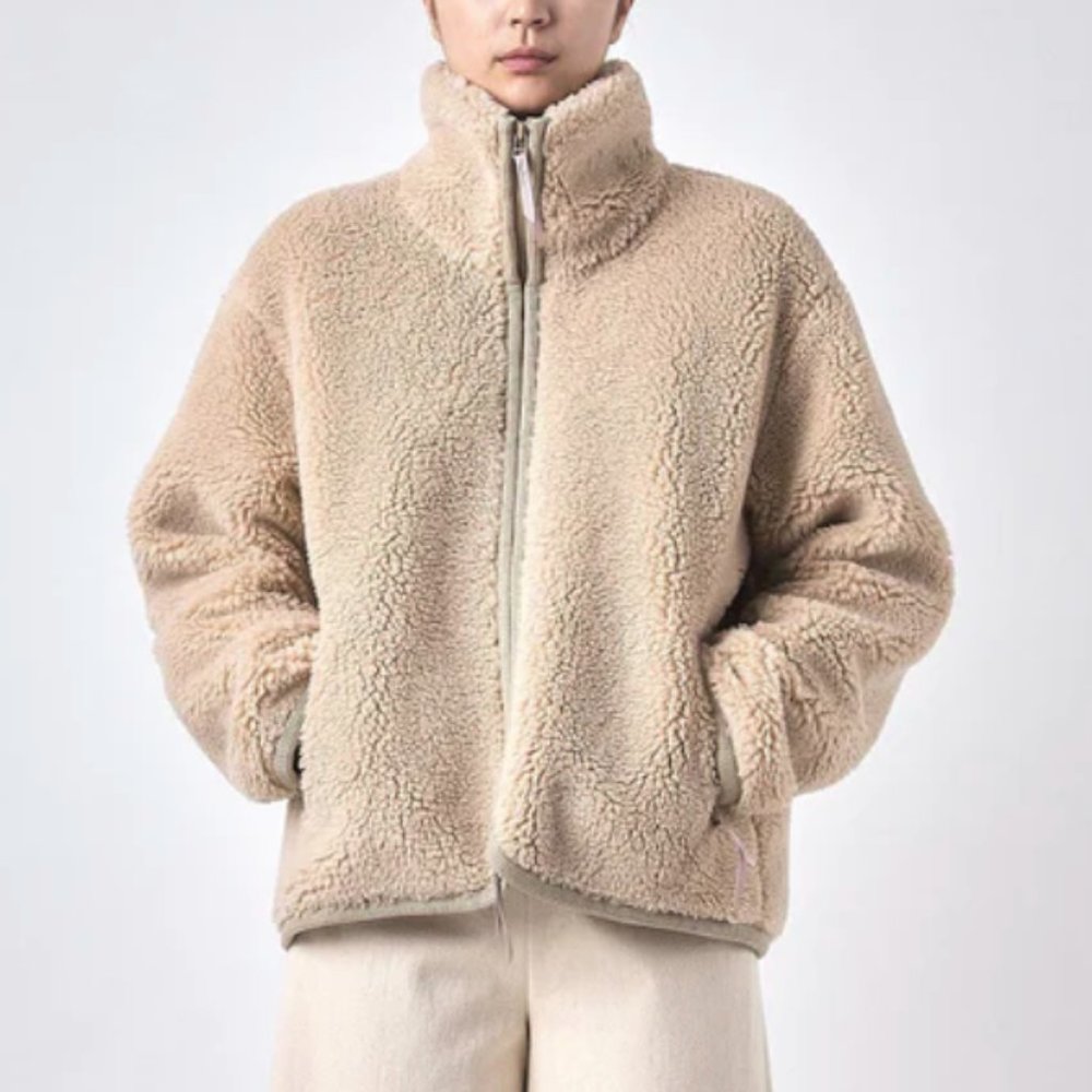 ZIP UP TURTLENECK CURLY JACKET - BEIGE